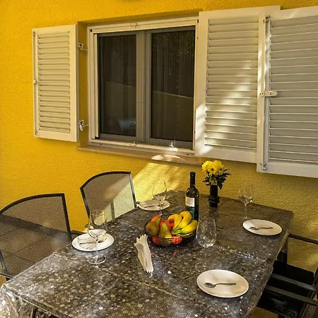 Apartment In With House Sea View *